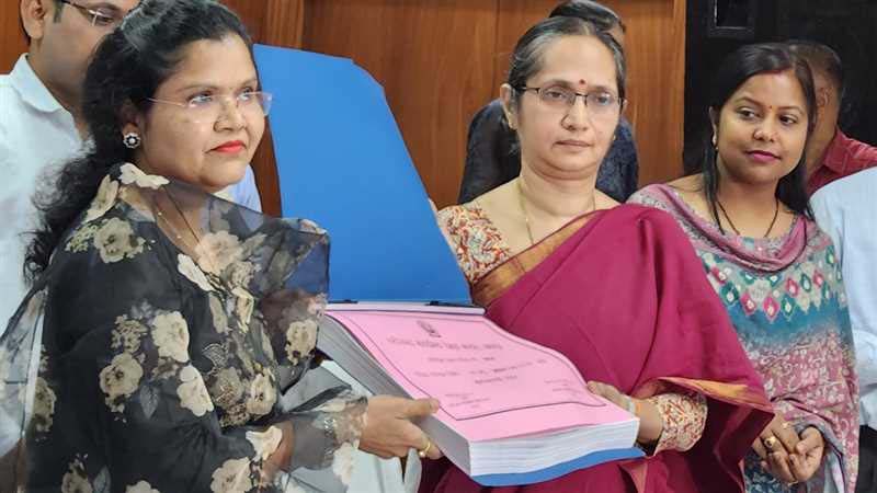 Girls again outshone boys in 10th and 12th exam results, toppers of both 10th and 12th are girls, Simran of Jashpur and Mehak of Mahasamund are on top, Board of Secondary Education, Board of Secondary Education President Mrs. Renu Pillai Chhattisgarh, Khabargali