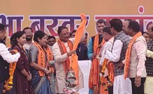 Before the nomination rally of BJP's Lok Sabha candidate Mahesh Kashyap in Jagdalpur, more than 1500 people including Jagdalpur Mayor Safira Sahu, State Congress General Secretary Yashwardhan Rao joined BJP, Chhattisgarh, Khabargali