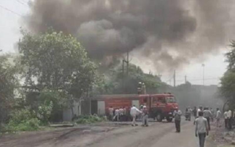 Fire breaks out at oil factory in Raipur, smoke engulfs area for three kilometres, panic ensues Chhattisgarh News Raipur news hindi News khabargali 