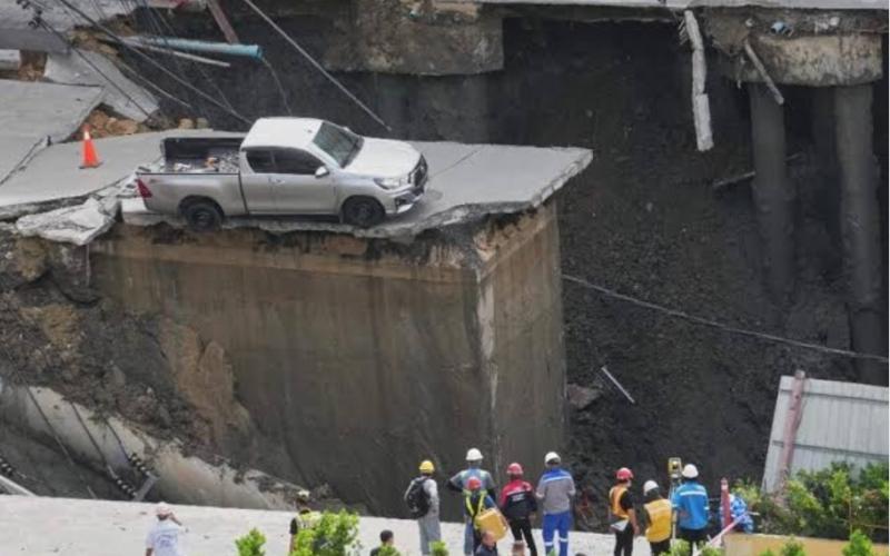 Underworld opens in Bangkok, vehicles submerged in 50-foot deep pit hindi News big News latest News khabargali 