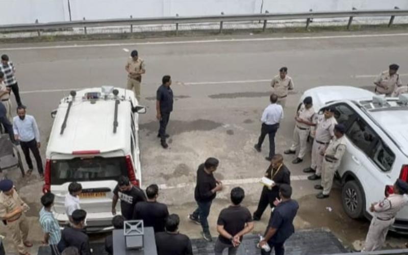 Janata Congress President Amit Jogi was put under house arrest by Raipur Police; he was to meet in black clothes. Hindi latest news big News khabargali 