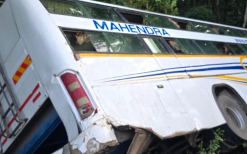 Tirupati-bound bus met with an accident, with pilgrims screaming and crying. Hindi News latest News khabargali 