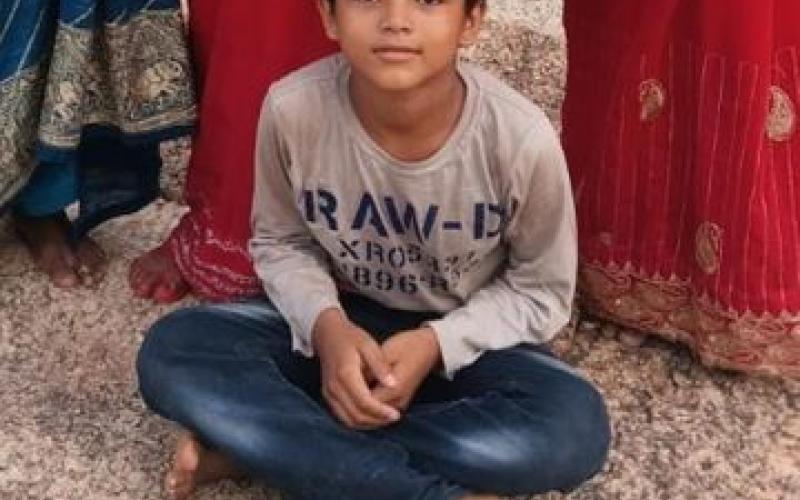 A seven-year-old boy fell from a two-story roof and died on the spot. Hindi News latest news big News balod news khabargali