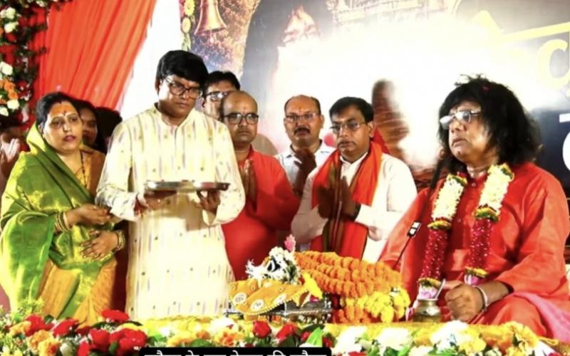 A wave of devotion in Raipur: Devotees were mesmerized listening to the character of Kevat from the mouth of renowned Kathavachas and supreme cow devotee Pujya Acharya Shri Kaushik Ji Maharaj who had come from Vrindavan, three-day Lord Shri Ram and Shri Kevat character story organized in the Sri Jagannath Temple auditorium located in Gayatri Nagar under the aegis of Surabhi Janjagran Seva Samiti, coordinator Ajay Bhagat, Chhattisgarh, Khabargali