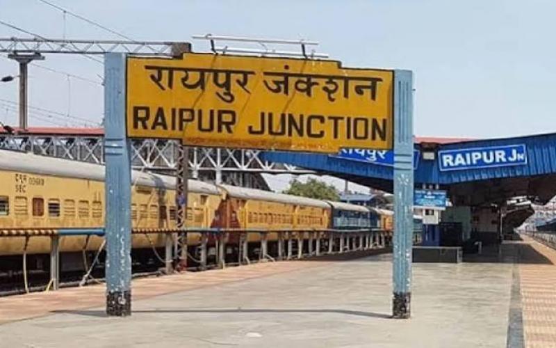 Pregnant woman gives birth at Raipur station; newborn dies due to premature delivery  hindi news khabargali 