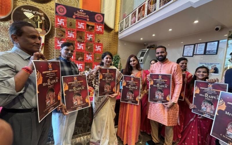 'Johar Jagannath' created a buzz at AT Palace, poster of 'Miss Raipur Season 2' released Anopchand Tilokchand, Chairperson of Child Rights Protection Commission Dr. Varnika Sharma became the chief guest at the 70th year celebration of AT Jewellers, Chairman Tilokchand Bardia, Nitin Bardia, Raipur, Chhattisgarh, Khabargali