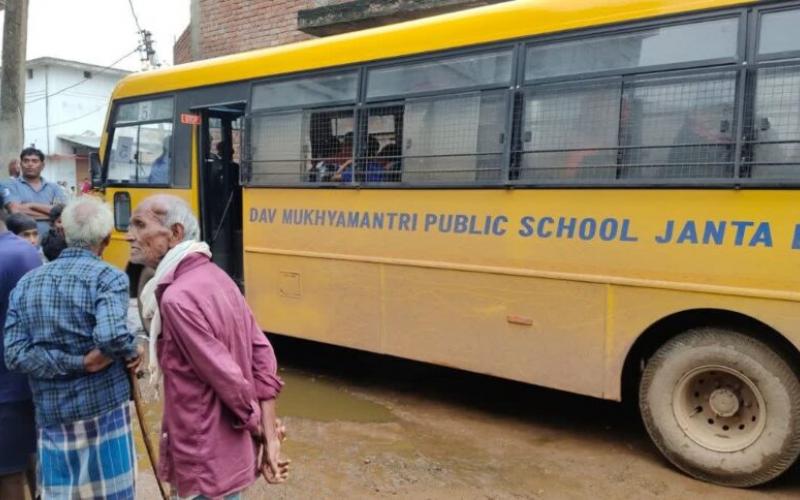 School bus runs over 3-year-old girl; driver and conductor arrested. chhattisgarh news bemetara news khabargali 