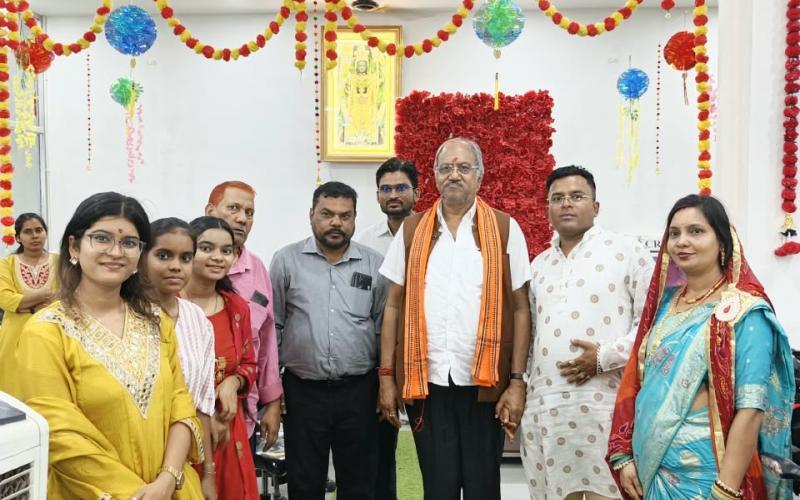 Raipur News, Mahajan Automobiles, Chhattisgarh, Bajaj Showroom Raipur, MP Brijmohan Agarwal, Raipur Rural Assembly MLA Motilal Sahu, Sejbahar, Area Sales Manager of Bajaj Auto Limited Amit Singh, Area Service Manager Vikas Thakur, Dealer Ujjwal Agarwal, Proprietor Yogesh Devangan, Khabargali