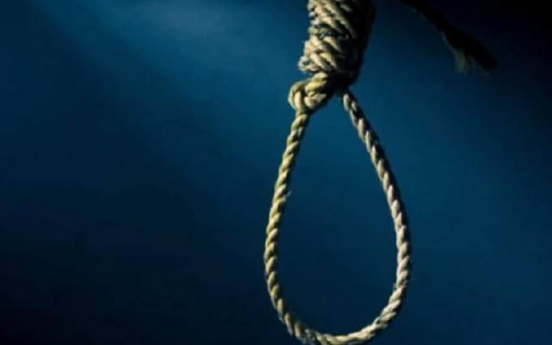 Watchman hangs himself in Collectorate premises; was distressed over a debt of Rs 20 lakh. raipur chhattisgarh hindi news khabargali 