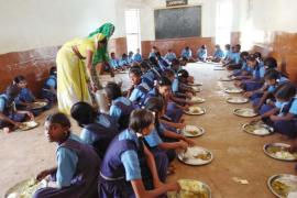 State government takes strict action after incident of phenyl in food, CCTV cameras to be installed in kitchens of all schools Chhattisgarh News Raipur hindi news khabargali 