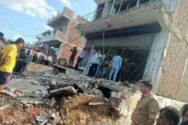 A powerful explosion occurred at a coaching centre, with two people feared dead and six seriously injured. Hindi latest news big news khabargali 
