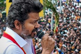 A bomb was found at the home of famous actor Vijay, after a threat call was received early in the morning; police are investigating. Hindi latest news big News khabargali 