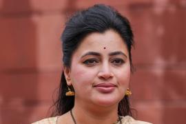 BJP leader receives gang rape threat, speed post sent to Navneet Rana hindi News latest News big News khabargali