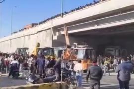 A gravel-laden truck overturned on a car on the Dehradun highway, killing 7 people. Hindi news big News khabargali 