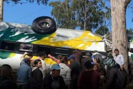 दक्षिणी ब्राजील में दर्दनाक हादसा, बस–ट्रक की टक्कर, 11 की मौत खबरगली Bus-truck collision in southern Brazil kills 11 hindi news latest news khabargali 