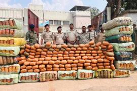  5 करोड़ का गांजा जब्त, कंटेनर के गुप्त चैंबर में छिपाकर हो रही थी तस्करी खबरगली Ganja worth Rs 5 crore seized; smuggled hidden in a secret container kawardha hindi news latest news khabargali 