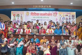 A Magnificent Confluence of Kanya Pujan,During Navratri A Grand Welcome Accorded to 151 Daughters Aged Between 10 Days and 6 Months and Their Parents. The 'Bitiya Janmotsav' Has Been Organized for 12 Years by the Navsrijan Manch. Dignitaries Present Included Varnika Sharma Chairperson, Child Rights Protection Commission, Amarjeet Singh Chhabra Chairperson, State Minorities Commission, Senior Police Officer IPS Chanchal Tiwari, and Social Worker Neetu Singh. Raipur, Chhattisgarh,Khabargali