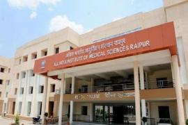 AIIMS doctors performed a miracle, reattached a hand severed by a thresher. hindi news big news raipur khabargali 