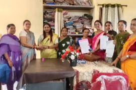 Excellent exam results: Students of Shri Bajrang Das Government Higher Secondary School enhanced the prestige of Abhanpur, School Development Committee President Mrs. Bharti Shinde, MLA representative Raja Rai, Raipur District Sarpanch Association President Mukesh Dhidhi, Principal Mrs. Janaki Sahu, Chhattisgarh, Khabargali
