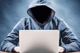 Cyber fraud of ₹28 lakh via email scam promising bank account change; mobile phone and Aadhaar card seized. latest News hindi news big News khabargali 