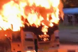 Massive fire breaks out in an employee bus at Mahanadi Bhawan; over 30 government employees were on board. Raipur news hindi news khabargali 
