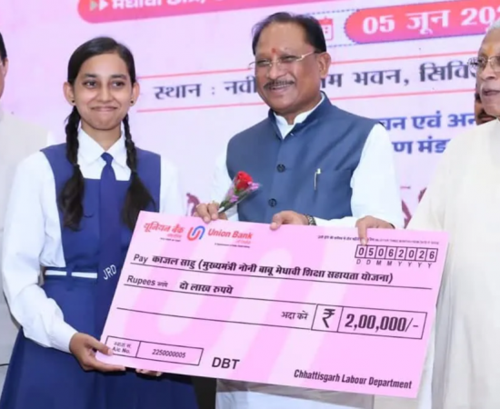  Chief Minister Vishnudev Sai's gift to promising students, 22 meritorious students received incentives of Rs 2 lakh each. Hindi News latest News khabargali 