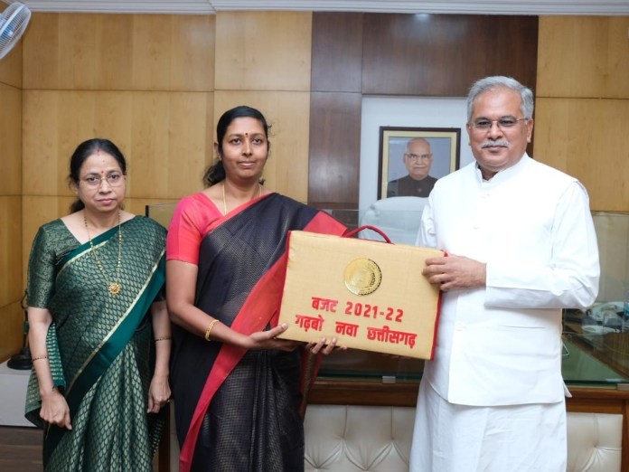 Chhattisgarh Budget 2021, Chhattisgarh Legislative Assembly, Chief Minister Bhupesh Baghel Budget, Rajiv Gandhi Nyaya Yojana, Solar Sujala, Godhan Nyay Yojana, Finance Secretary Alarmel Mangai D, Director Budget Sharda Verma, Khabargali