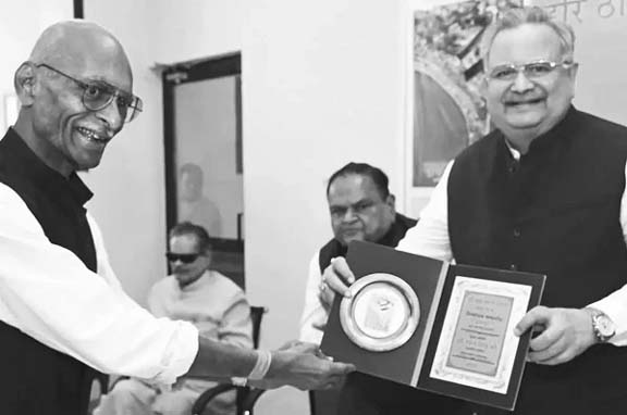 Death of senior journalist, litterateur and historian Ashish Singh, grandson of freedom fighter Thakur Pyarelal Singh, re-publication of Gandhi Mimansa, Raipur, Chhattisgarh, Khabargali.