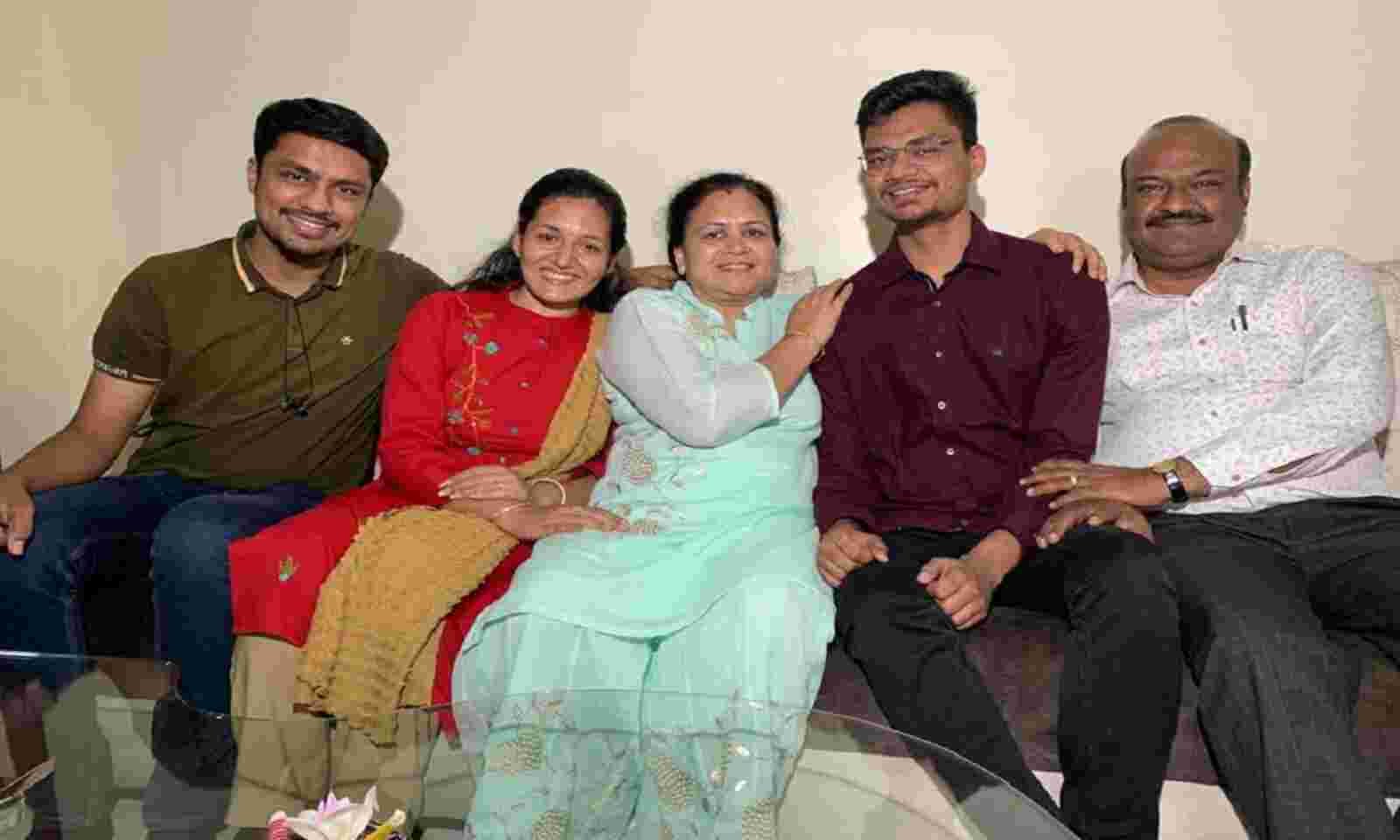 Bhramar Jain, Institute of Chartered Accountants of India, CA Final, Mahavir Prasad Jain, Mother, Anju Jain, Devendra Nagar, Khabargali