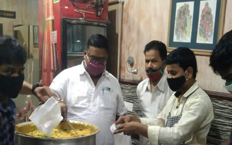 City Congress, Helpline Center, City District Congress Committee, Girish Dubey, Raw Ration, Medical Facility, Raipur, Khabargali