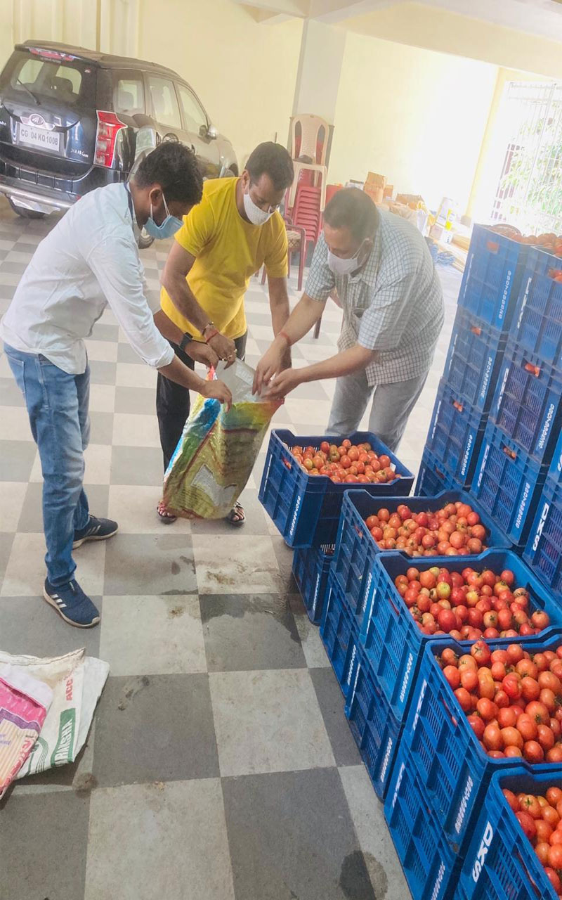 City Congress, Helpline Center, City District Congress Committee, Girish Dubey, Raw Ration, Medical Facility, Raipur, Khabargali