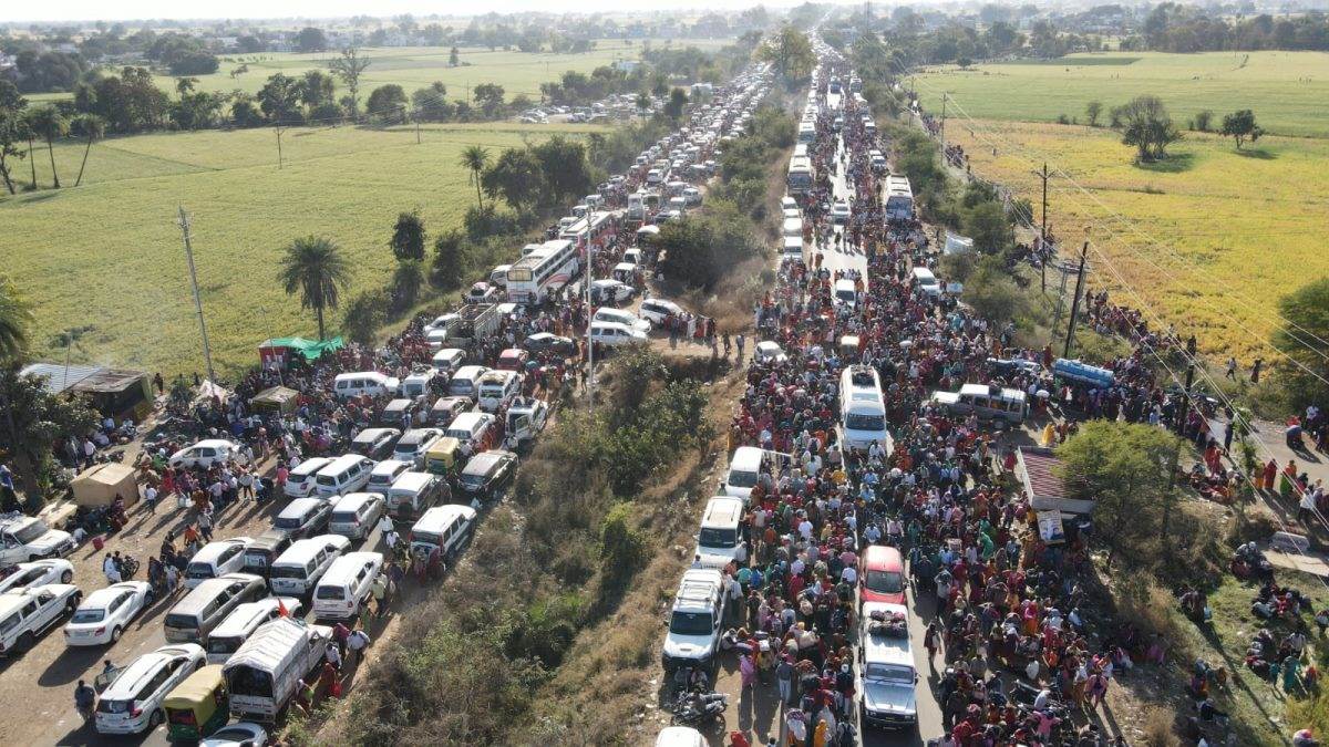 Stampede in Rudraksh Festival, Sehore, Shiv Mahapuran story, narrator Pandit Pradeep Mishra, Kubereshwar Dham, huge crowd, mobile, traffic jam, Chief Minister Shivraj Singh Chouhan,khabargali