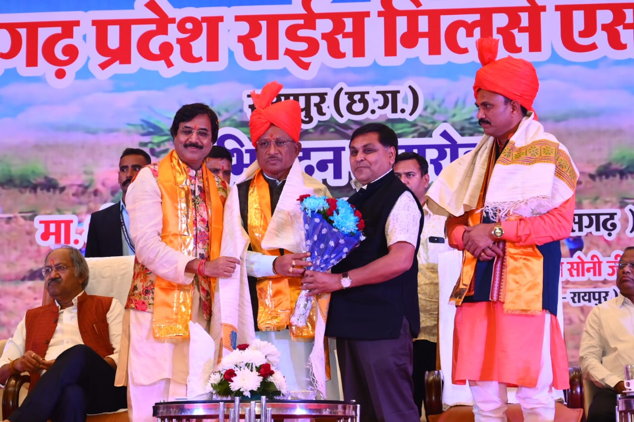 Farmers and rice millers are the two wheels of our economy, Chief Minister Vishnu Dev Sai, Chhattisgarh Rice Millers Association, School Education Minister Brijmohan Agarwal, MP Mr. Sunil Soni, Food and Civil Supplies Minister Dayal Das Baghel, Health Minister Mr. Shyam Bihari Jaiswal, Food Minister Dayaldas. Baghel, MLA Sampat Aggarwal, Chhattisgarh State Rice Millers Association President Yogesh Aggarwal, Khabargali