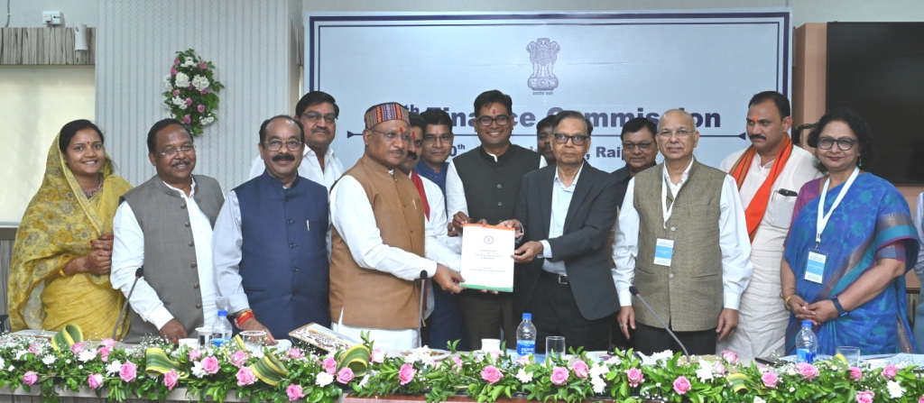The effect of double engine government is visible, Chief Minister Sai has asked Central Finance Commission for special grant for Chhattisgarh, there is a need to focus on manufacturing and service sector for the creation of developed Chhattisgarh, Central Finance Commission Chairman Dr. Arvind Panagariya, Chhattisgarh, Khabargali