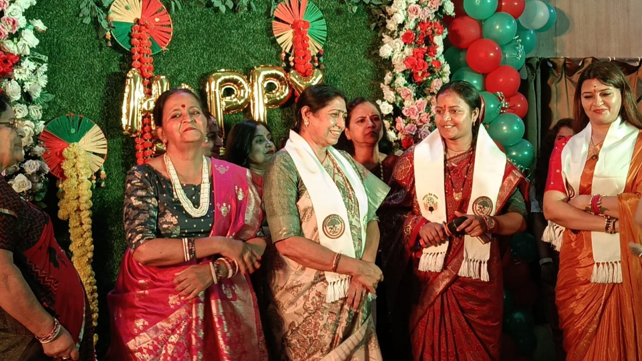 Raipur Press Club Teej Festival, Raipur Press Club painted in the colors of Teej, Laxmi Rajwade, Laxmi Verma and Bhavna Bohra increased the enthusiasm of women journalists by doing ramp walk, Teej Queen Neha Srivastava, Hariyali Queen Madhumita Pal, Ambika Mishra Hariyali Queen, Women Journalist Teej Festival, Raipur Teej Festival, Laxmi Rajwade Teej Festival Raipur Press Club News, Chhattisgarh, Khabargali