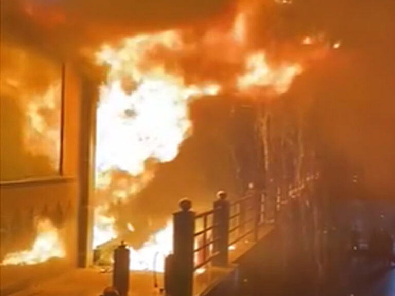 Lal Ganga Shopping Mall, Fire, Mobile burnt down, Fire Brigade, Raipur, Khabargali