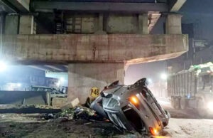 Fatal negligence, moped fell 35 feet below the incomplete overbridge, car, two killed, capital of Chhattisgarh, Kumhari on the forelane between Raipur to Bhilai, flyover, Khabargali