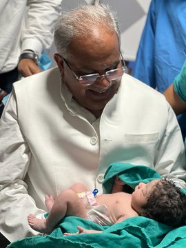 Grandfather, Chaitanya Baghel and daughter-in-law Khyati, Chief Minister of Chhattisgarh Bhupesh Baghel, khabargali