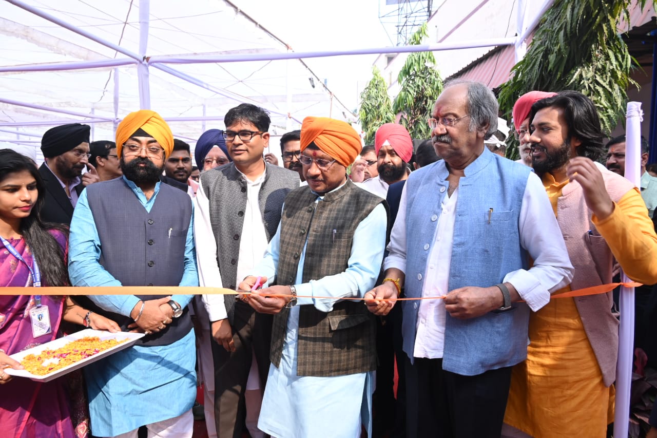 Veer Bal Diwas, tribute to the martyrdom of Sahibzadas of Guru Gobind Singh Ji, Chief Minister Vishnu Dev Sai reached Telibandha Gurudwara, inaugurated the exhibition set up in the memory of Sahibzadas, Mata Sundari Public School, Raipur, Chhattisgarh, Khabargali