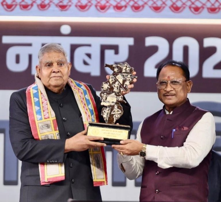 Raipur, Khabargali: Vice President Jagdeep Dhankhar was the chief guest at the closing ceremony of the three-day state festival and state decoration ceremony organized on the occasion of Chhattisgarh State Foundation Day.