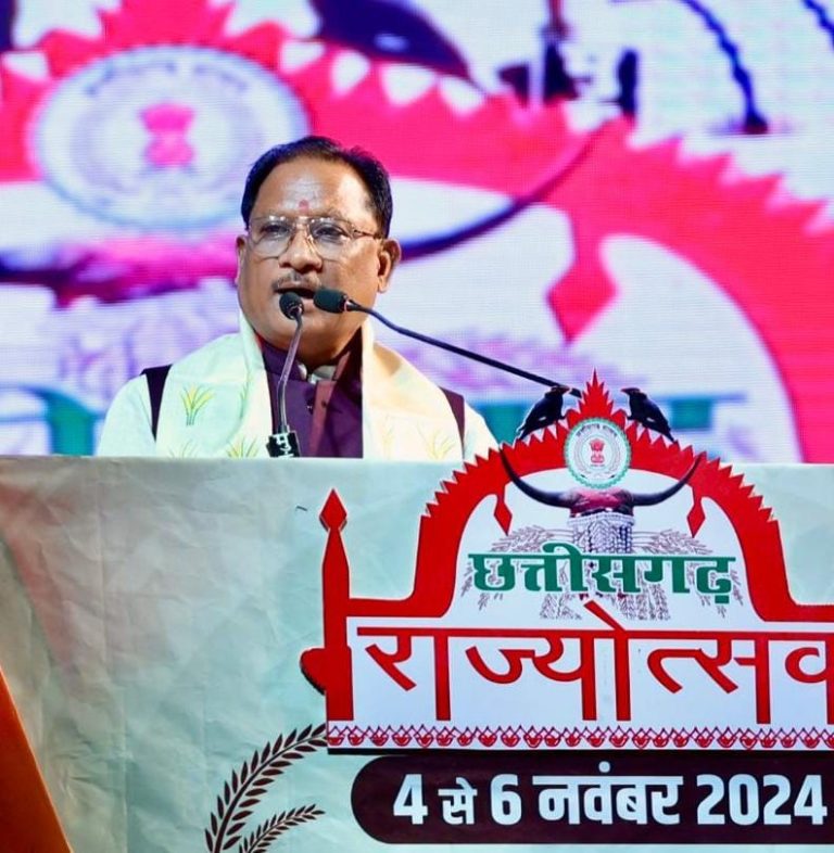 Raipur, Khabargali: Vice President Jagdeep Dhankhar was the chief guest at the closing ceremony of the three-day state festival and state decoration ceremony organized on the occasion of Chhattisgarh State Foundation Day.