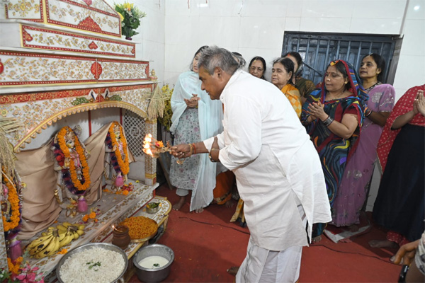Jaitusaav Math reverberated with the marriage of Siya Ram, Sita from Janakpur and Ram from Avadhpur, Siya Ram's pair is the best, Vivah Panchami, on this day Lord Shri Ram, the most dignified man, was married to Sita, Raipur, Khabargali, the fifth day of the Shukla Paksha of the month of Agahan i.e. Margashirsha, Chhattisgarh