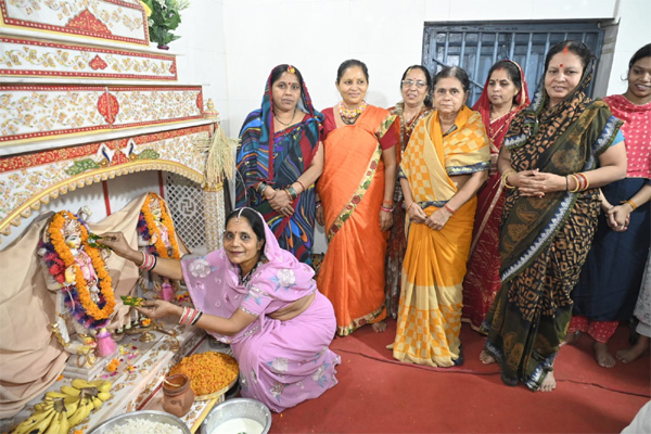 Jaitusaav Math reverberated with the marriage of Siya Ram, Sita from Janakpur and Ram from Avadhpur, Siya Ram's pair is the best, Vivah Panchami, on this day Lord Shri Ram, the most dignified man, was married to Sita, Raipur, Khabargali, the fifth day of the Shukla Paksha of the month of Agahan i.e. Margashirsha, Chhattisgarh