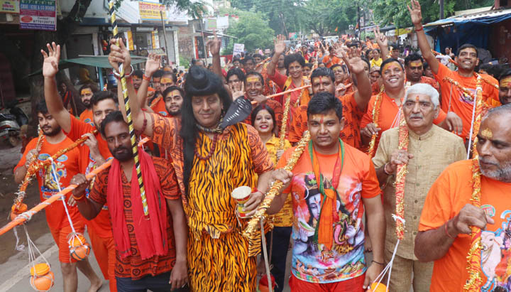 ​    ​​    ​Shiv's drunkards from Gayatri Nagar, Kanwar Yatra from Mahadev Ghat, Siddhi Vinayak, Shiv, Sai, Hanuman Temple Committee, Shravan month, Shankar Nagar, Raipur, Chhattisgarh, News,khabargali