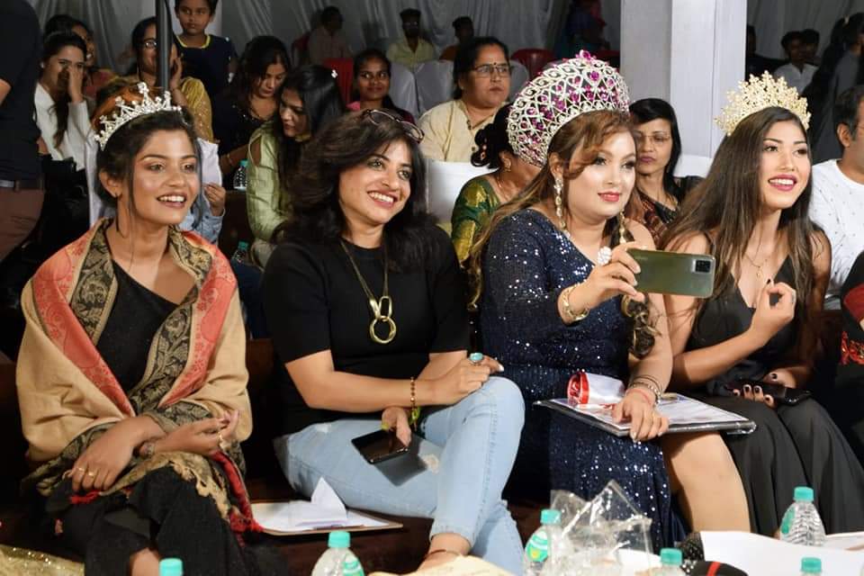 Preeti Mohbe, Celebrity Makeup Artist, Rajnandgaon, Raipur, Chhattisgarh's Famous World Tribal Day, Zee News, INH, Bharti, Sundar Singh, Dulhan Album Documentary, Movies, Fashion Show, Gangubai Glass Makeup, Khabargali