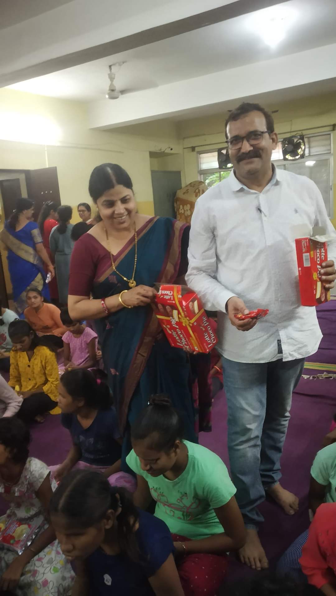 Visually Impaired Children, Prerna, Blind Disabled Girl, Deepawali's Deep, Zindagi Na Milegi Dobara, Service Future Organization, Sushma Tiwari, Shramik Basti, Children's Ashram, Vanvasi Kalyan Ashram, Divyang School, Old Age Home, Ajay Sharma, Chandrasena Dewan, Swati Soni, Hemlata Suman Sharma, Bihari Lal Sharma, Santosh Sahu, Manisha Chandrakar, Neelima Mishra, Mamta Badgaiya, Rashmi Sharma, Neelu Sharma, Pratibha Gupta, Raipur, Khabargali