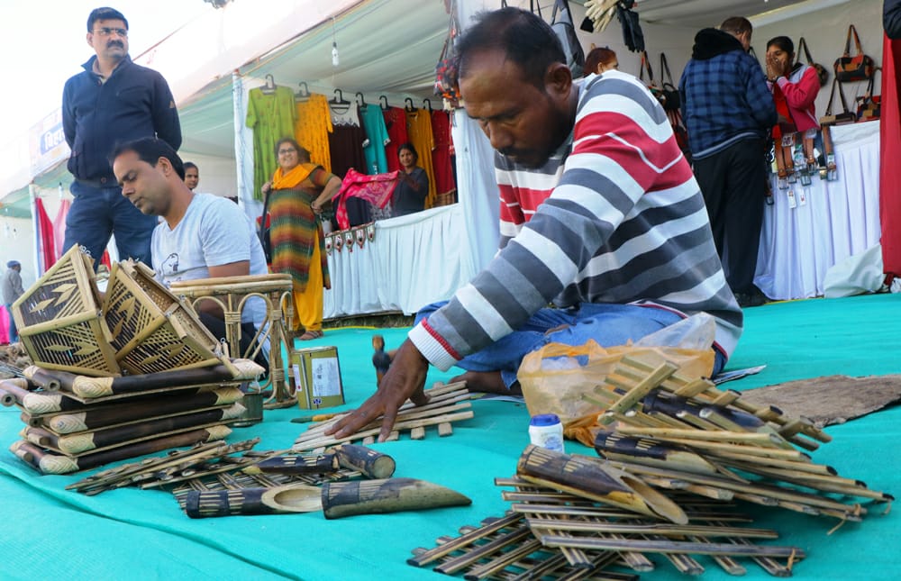 Chhattisgarh, Handicrafts, Weavers, Exhibition, Gondwana Festival, Vaibhav Sisodia, Special Pashmina Shawl of Kashmir, Salwar Suits, Kashmiri Embroidery Saree, Phulkari of Punjab, Banarasi Sarees & Salwar Suits of Varanasi, Handloom Sarees & Bedsheets of Orissa, Chicken Work of Lucknow , Balaghat Varasivani's Traditional Kosa Sarees, Chanderi and Maheshwari Sarees, Bagh Dabu, Sua, Panthi, Raut, Karma, Saila, Gedi, Bengu Dance, as well as Rajasthani Dance, Oriya Dance, Kalbeliya Dance, Raipur, Khabargali