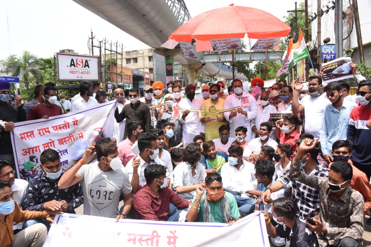 Vikas Upadhyay, Parliamentary Secretary, MLA, Rising price of petrol, oil and LPG, Rajdhani, Raipur, Congress, Khabargali