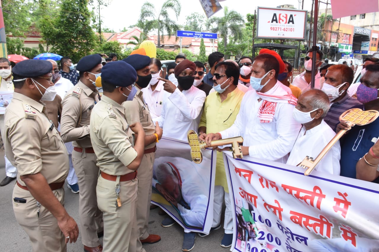 Vikas Upadhyay, Parliamentary Secretary, MLA, Rising price of petrol, oil and LPG, Rajdhani, Raipur, Congress, Khabargali