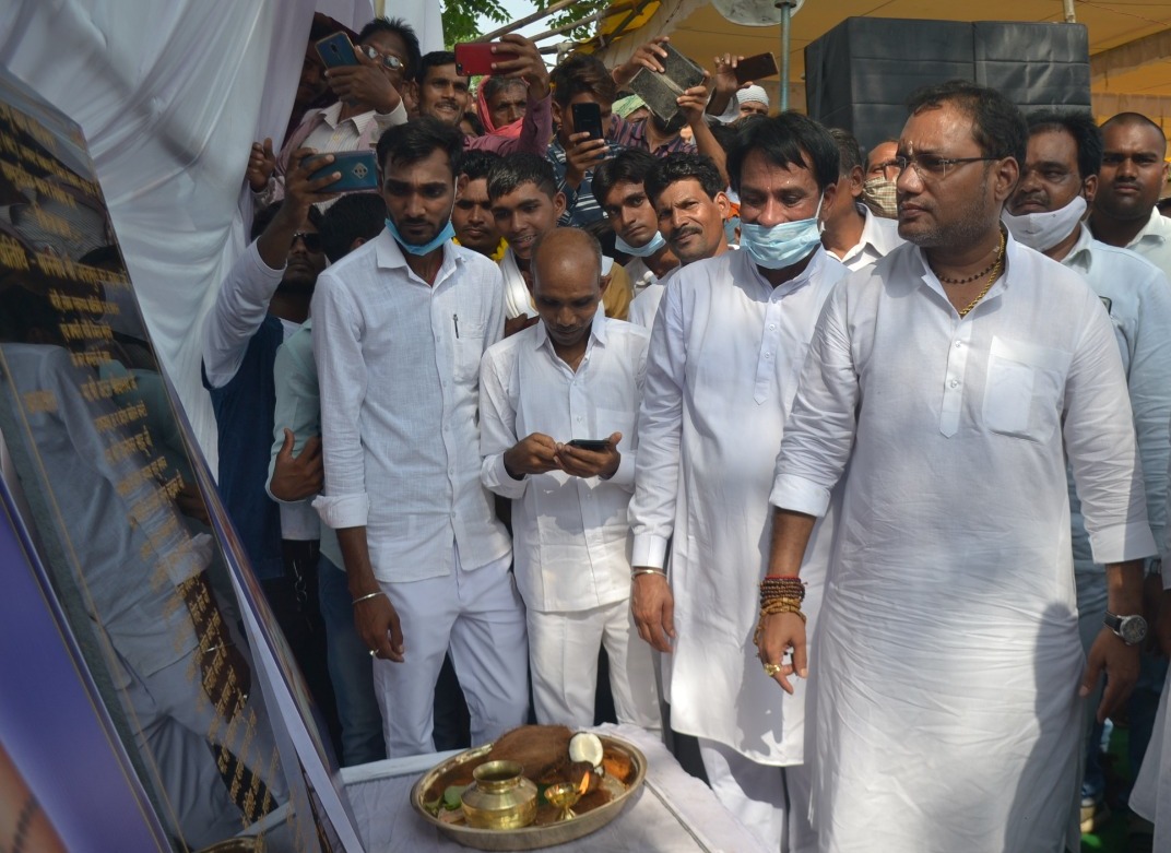 Guru Rudrakumar, Minister in charge of Public Health Engineering and Village Industries and Mungeli District, Amartapu, Community Building, Atal Srivastava, Khabargali